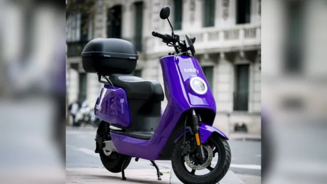 Cabify dejará de ofrecer a finales de abril su servicio de motocicletas eléctricas de alquiler por minutos en la ciudad de Barcelona por medio de su flota propia.