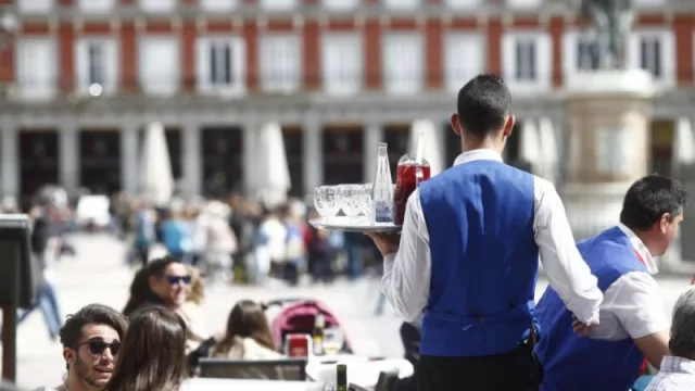 4 de cada 10 españoles se plantean buscar un segundo empleo para hacer frente a sus gastos