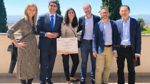 La Universidad de Granada premia a T-Systems por su compromiso con la formación en innovación