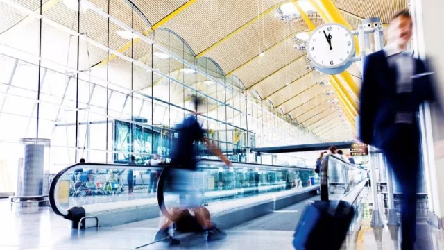 Un 8% de los españoles busca empleo en el extranjero (frente al 23% de la población mundial, según Infojobs)