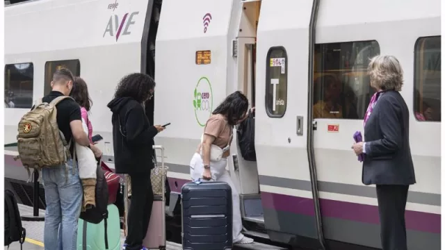 Renfe vende 45.000 billetes para viajar a Galicia y Asturias en los AVE que operarán a partir del 21 de mayo