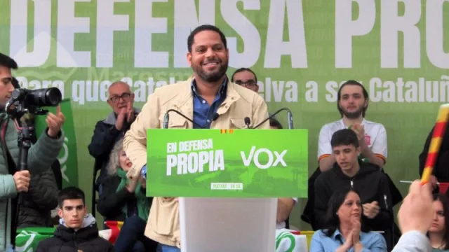 Garriga (Vox) quiere acabar con "la inmigración ilegal" que incide en la seguridad (prioriza las ayudas públicas a españoles antes que a inmigrantes)