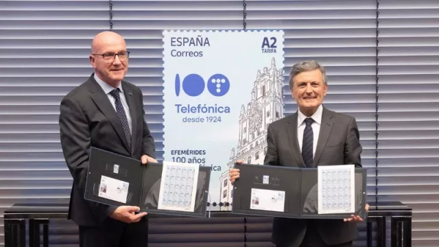 Correos presenta un sello que conmemora el centenario de Telefónica