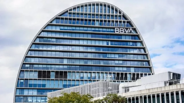 BBVA pide a la CNMV autorización para lanzar la OPA sobre Sabadell