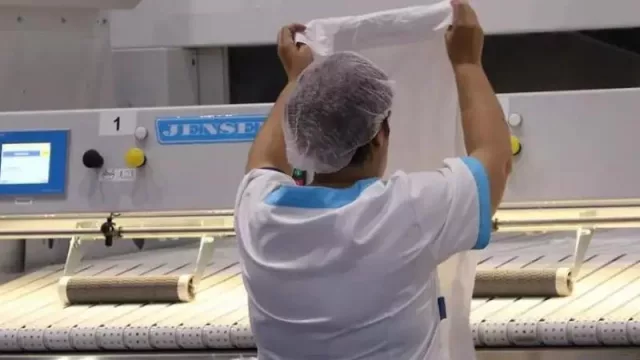 La empresa francesa Elis crea 50 puestos de trabajo con una nueva planta de lavandería industrial para salas blancas en Granollers