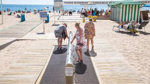 Alertan de la alta estacionalidad del 'sol y playa', que concentra el 70% del gasto entre julio y septiembre