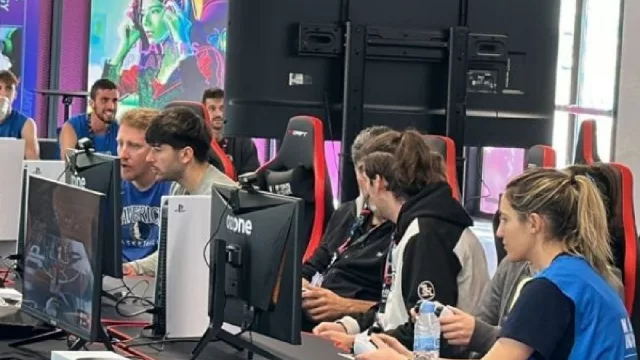 E-sports y Basket en la Plaza de Colón este finde se celebrará la gran final del campeonato phygital de baloncesto con actividades para toda la familia