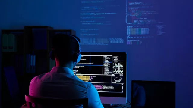 Energía y tecnología, los sectores que lideran la movilidad internacional de trabajadores en 2024