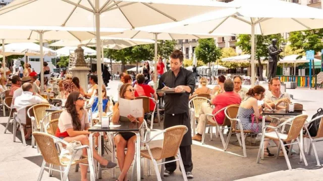 El salario medio español, de 1.914 euros (+5,1% interanual, nuevo máximo histórico), vuelve a ganar poder de compra en 2023: un 1,5%