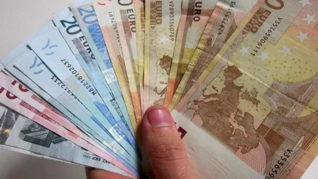 En comparación con la media de España, de 1.914 euros, el salario medio gallego es un 8,9% más bajo