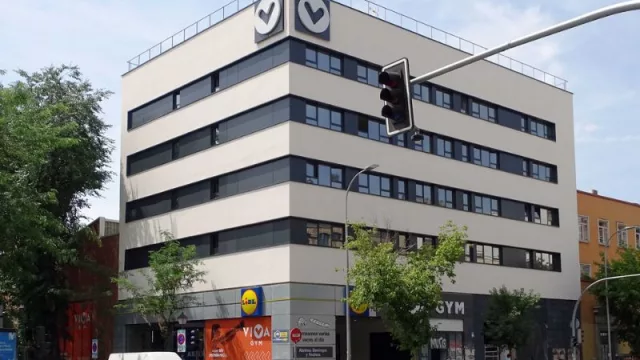 Sto participa con su SATE mineral StoTherm Vario en la transformación de un antiguo concesionario de Madrid a un innovador hotel