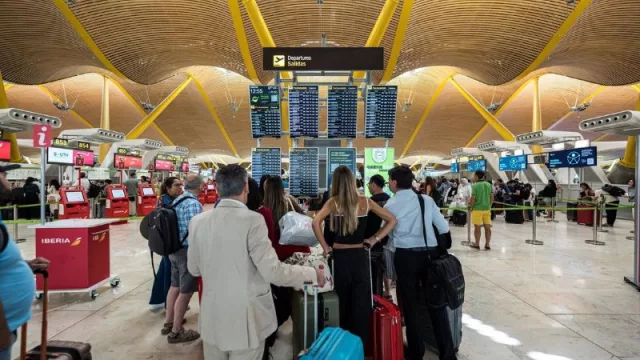 Los aeropuertos españoles cancelan 400 vuelos hasta las 19.00 horas por la incidencia de Crowdstrike