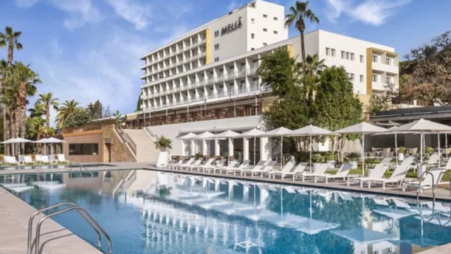 Meliá dispara su beneficio semestral un 11,2%, hasta 51,4 millones, y eleva un 5,5% sus ingresos (asegura que la demanda es "sólida" y que el verano será incluso mejor que el de 2023)