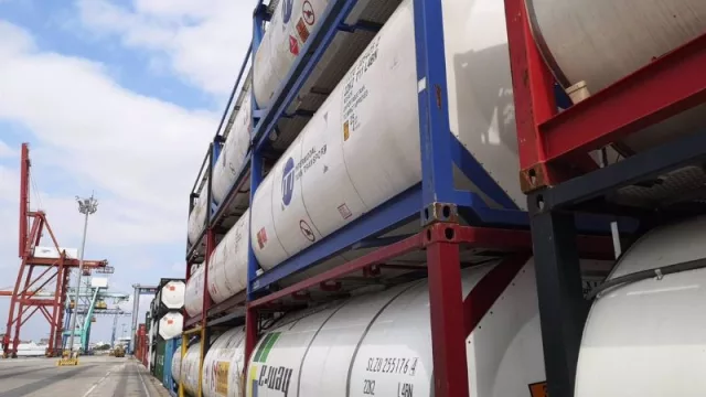 El puerto del vino: Valencia gestiona en seis meses la exportación de más de un millón de toneladas a 132 países (e Italia es el país que más compra esta bebida)