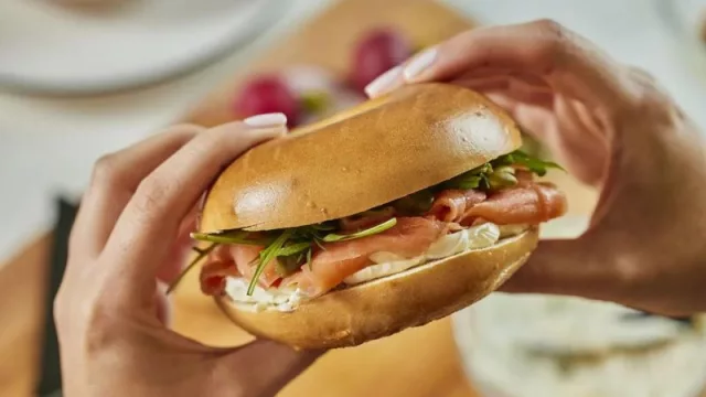 Una vuelta al cole más saludable gracias a Mowi: cuatro recetas con salmón que encantarán a los niños