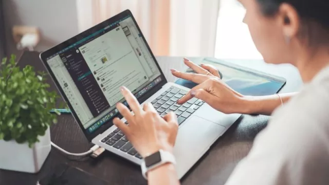 Teletrabajo en auge tras el verano: la necesidad de seguros ante riesgos laborales y ciber amenazas