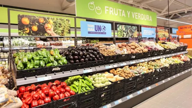 ALDI prevé comprar cerca de 40.000 toneladas de fruta a proveedores españoles en 2024 (la cadena mantiene relación con más de 400 para asegurar precios bajos y alta calidad)