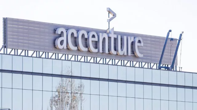 Accenture gana 6.506 millones de euros en su año fiscal, un 5,7% más, y anuncia una mejora en el dividendo