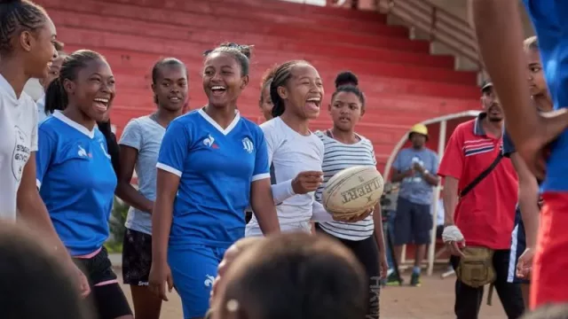 World Rugby presenta su primer programa personalizado para la participación de niñas: Rugby Rising Play
