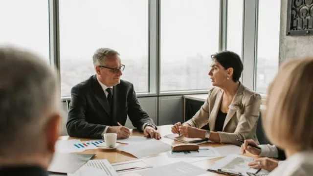 Los mayores de 55 años representan el 26% del personal en empresas españolas, 10 puntos más que el año pasado