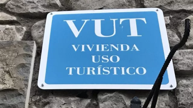 Las restricciones a los pisos turísticos y el temor a ocupaciones e impagos impulsarán la venta de miles de viviendas