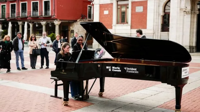 “Tu ciudad se llena de pianos” llega a las principales plazas de Madrid (una iniciativa que promueve la divulgación y la práctica universal de la música a través de la participación ciudadana)