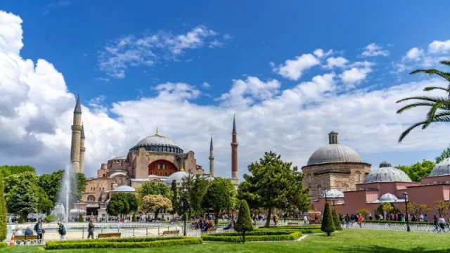 Turquía alcanza un récord de turistas hasta septiembre (con un aumento del 21% en visitantes españoles)