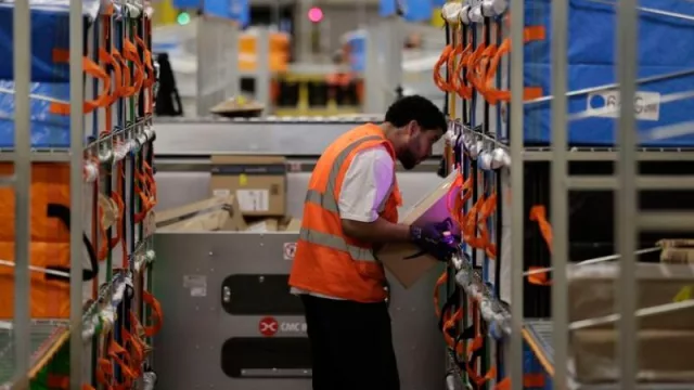 Adecco busca más de 1.000 repartidores/as conductores para la campaña navideña en distintas provincias