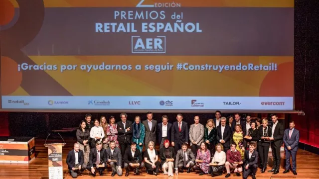 La AER muestra el apoyo del sector retail a la reconstrucción del comercio local en Valencia en su gala anual de premios