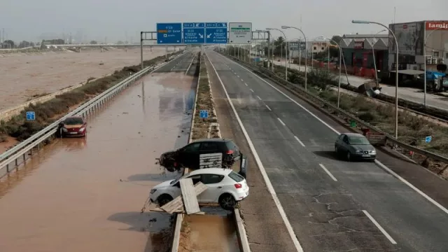 El impacto de la DANA impulsa el déficit público al 3,5% este año, según Scope