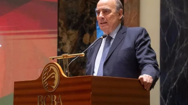 El Gobierno de Argentina reúne a sindicatos y empresarios para abordar la reforma laboral