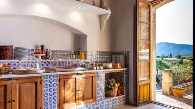 El 98% de los pequeños alojamientos turísticos en España asegura que las plataformas de viajes en línea han incrementado sus ventas