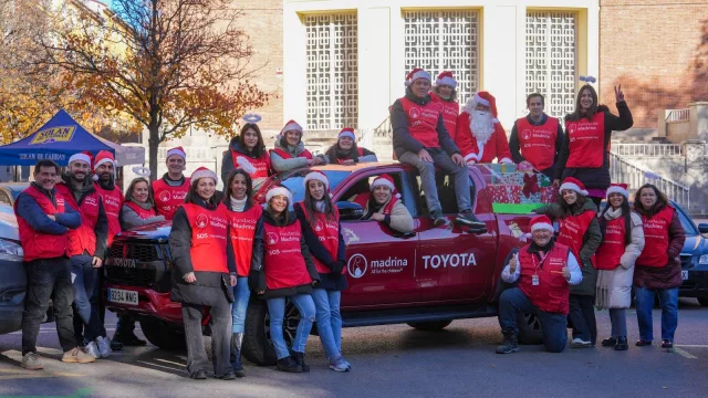 Toyota España y la Fundación Madrina entregaron regalos (y alegría en la Cañada Real)