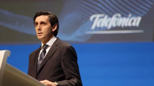 Álvarez-Pallete invierte 394.000 euros en la compra de 100.000 acciones de Telefónica