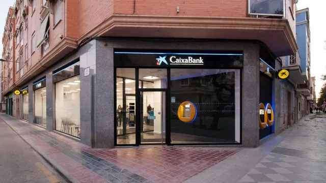 CaixaBank reabre y ya tiene operativas todas sus oficinas y cajeros afectados por la DANA en la provincia de Valencia