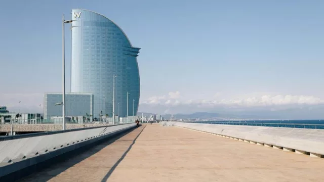 El turismo de lujo alcanza solo el 4,85% de las reservas en España (con precio medio por noche de los alojamientos de 500 euros en 2024)