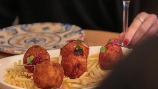 El Café de la Ópera se suma al día Internacional de la Croqueta incluyéndolas en su menú de un buen cocido Madrileño