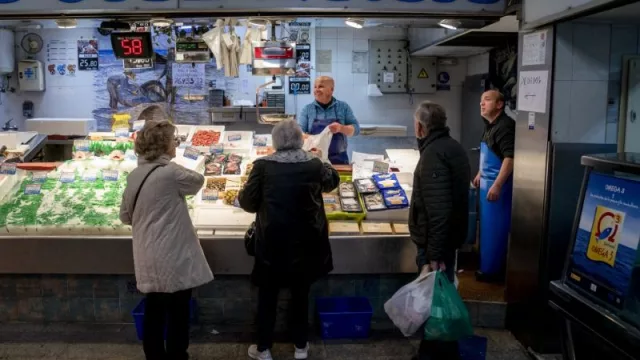 El INE confirma que el IPC de 2024 se situó en el 2,8% debido a las gasolinas y los paquetes turísticos