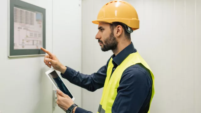 La inteligencia artificial redefine el futuro del empleo: el 50% de los servicios recurrirán a trabajadores eventuales para 2027