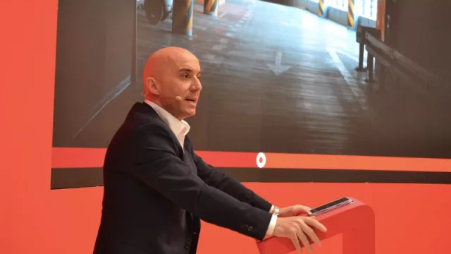 Iryo firma acuerdos con Booking.com y Alsa para complementar su oferta