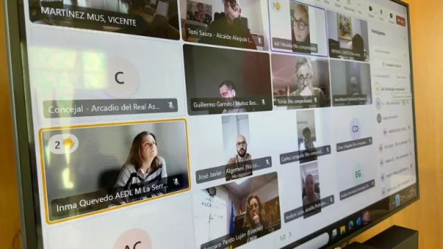 La tarjeta transporte ‘Recuperem València’ de la Generalitat estará disponible en 31 municipios y los grandes barrios afectados por las inundaciones