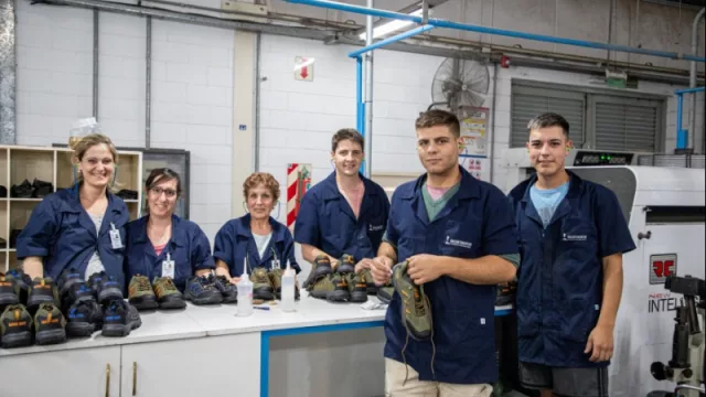 El aumento de la población activa extranjera y de la tasa de actividad juvenil, claves del avance del mercado laboral