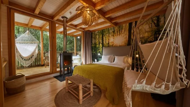 HolaCamp amplía su oferta con la incorporación de dos nuevos campings en Galicia y el Pirineo Catalán