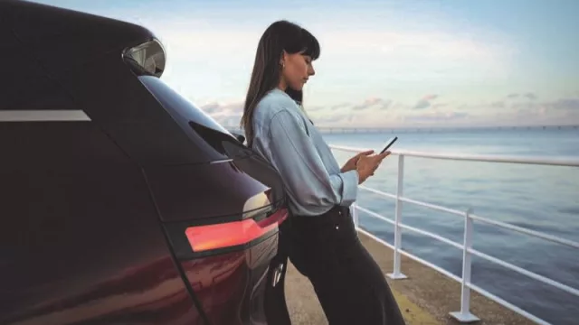 BMW y Motorola, dos marcas icónicas que unen para lanzar BMW Digital Key (que permitirá abrir y arrancar su vehículo con un solo toque a los usuarios de Modelos Raz 50 ultra y Edge 50 Ultra)