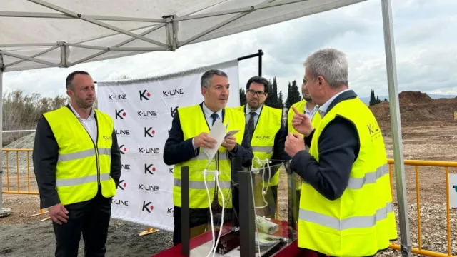 La empresa K·Line invertirá 25 millones de euros y creará 100 puestos de trabajo en la nueva fábrica de Lliçà de Vall dedicada a la fabricación de ventanas y puertas de aluminio