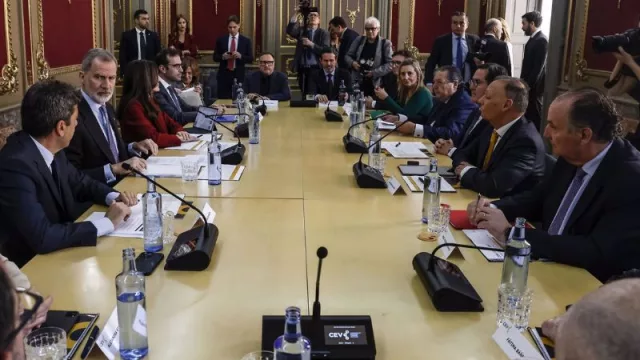 Los Reyes agradecen en Valencia la ayuda a afectados y los esfuerzos por recuperar la economía tras la dana