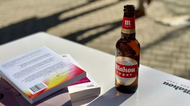 Mahou San Miguel se convierte en colaboradora oficial de la Feria del Libro de Madrid 2025