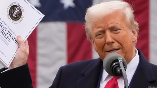 Entran en vigor los aranceles del 20% de Trump a la UE y del 104% a China