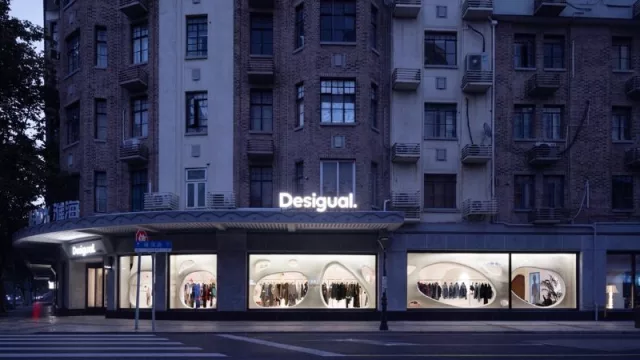 Desigual factura 332 millones en 2024, un 12% menos que en 2022, y obtiene un beneficio bruto de 3,1 millones