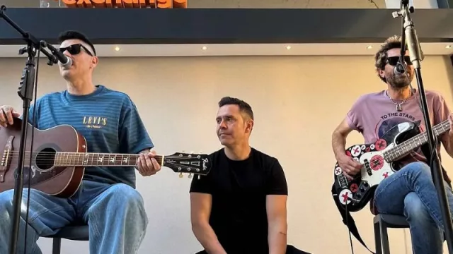 Pignoise intercambia los escenarios por el salón de casa en un concierto íntimo con HomeExchange